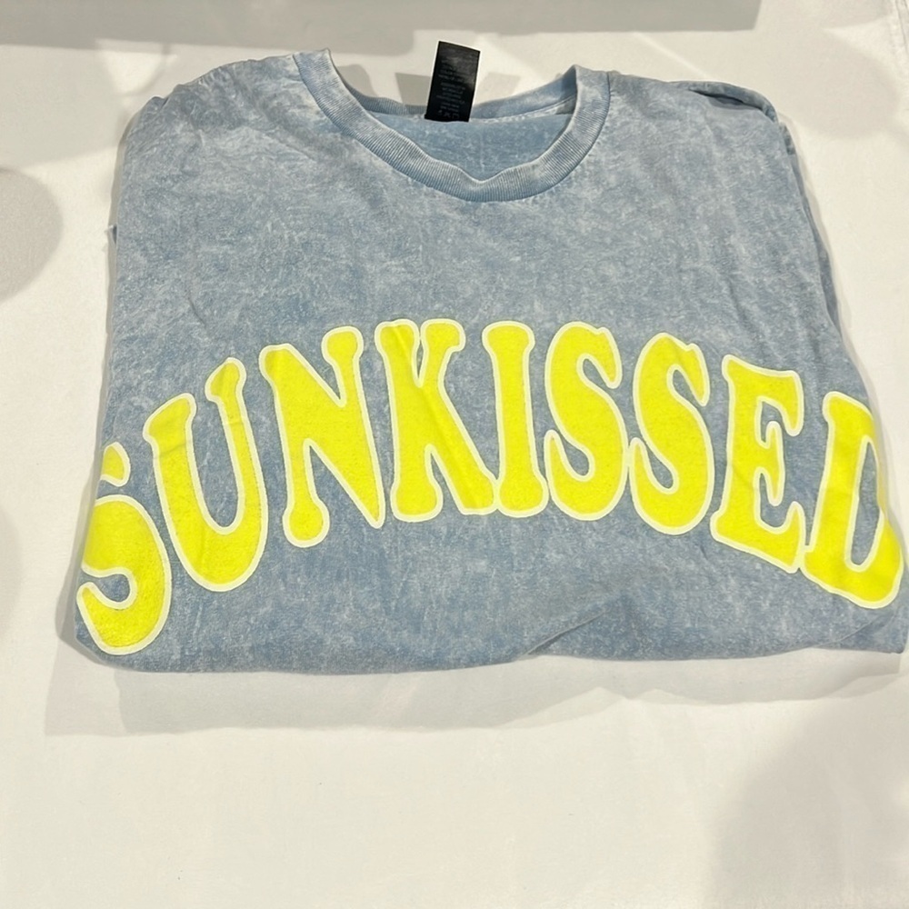 Sweet Claire oversized t-shirt. Size s/m.